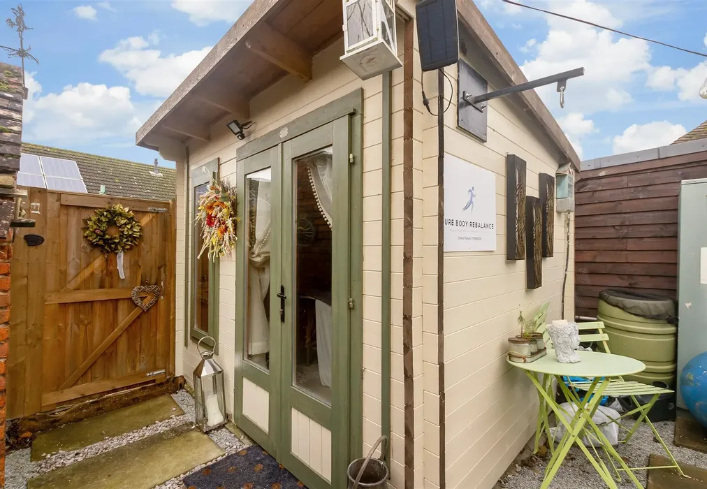 Workshop/Outbuildings - Tanyard Hill, Shorne, Kent - Wards of Kent