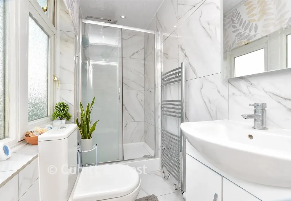 En-Suite Shower Room - Stafford Road, Wallington, Surrey - Wards of Kent
