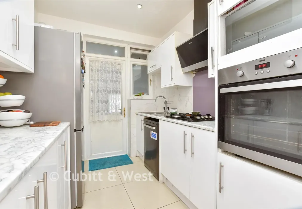 Kitchen - Stafford Road, Wallington, Surrey - Wards of Kent