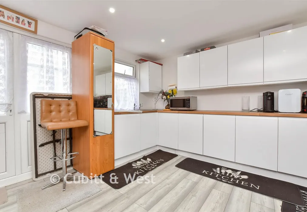 Room 1 - Stafford Road, Wallington, Surrey - Wards of Kent
