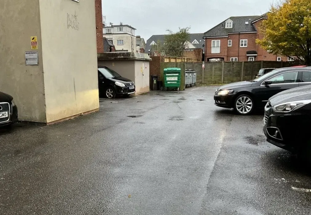 Parking - London Road, Portsmouth, Hampshire - Wards of Kent