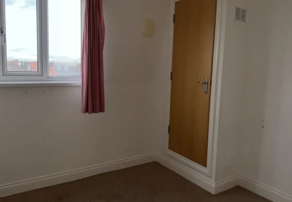 Bedroom - London Road, Portsmouth, Hampshire - Wards of Kent