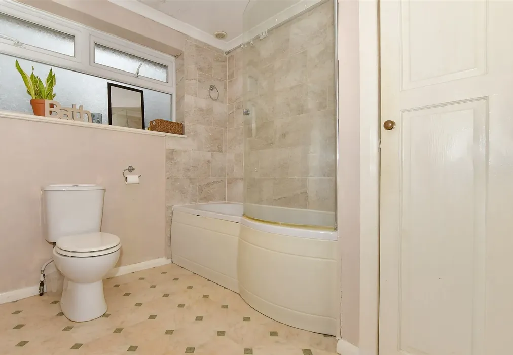 Bathroom - Pear Tree Avenue, Ditton, Kent - Wards of Kent