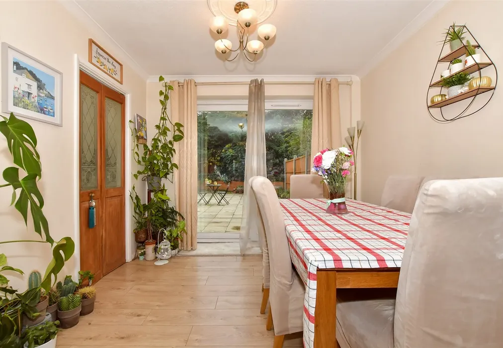 Lounge/Diner - Pear Tree Avenue, Ditton, Kent - Wards of Kent