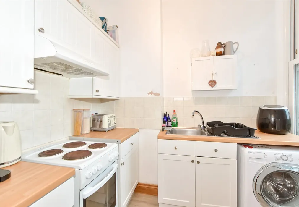 Kitchen - Broadmead Road, Folkestone, Kent - Wards of Kent