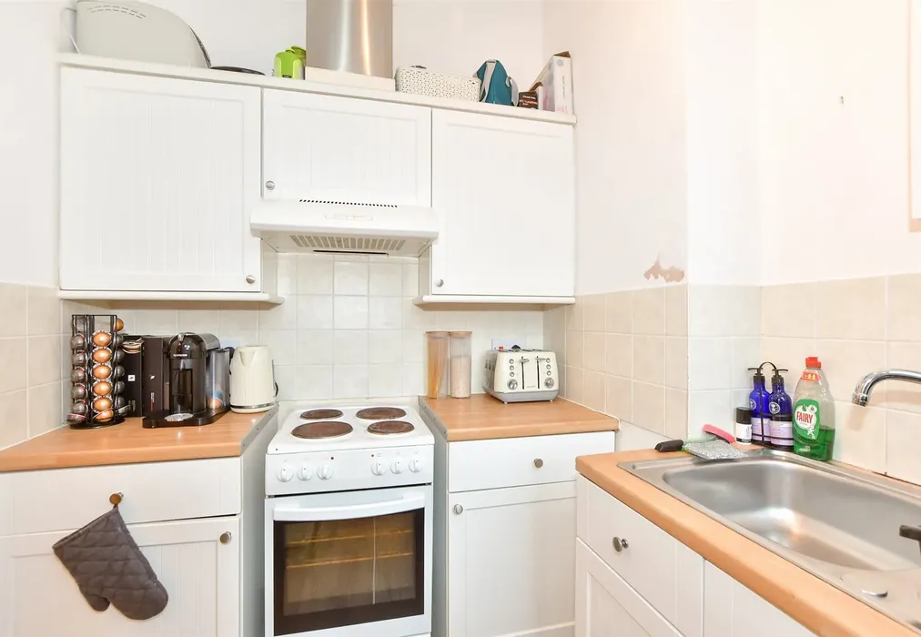 Kitchen - Broadmead Road, Folkestone, Kent - Wards of Kent