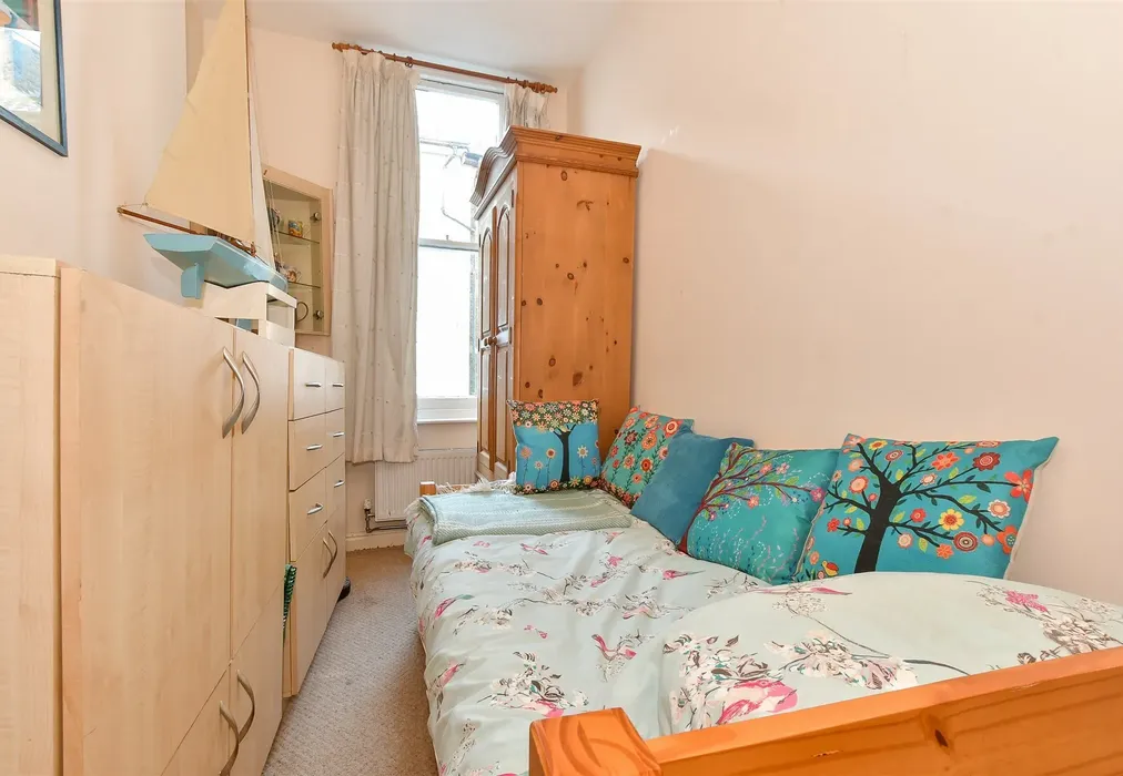 Bedroom 2 - High Street, Ventnor, Isle of Wight - Wards of Kent