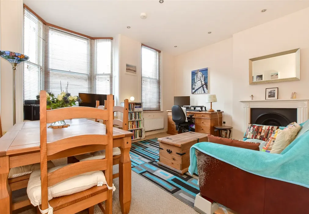 Lounge - High Street, Ventnor, Isle of Wight - Wards of Kent