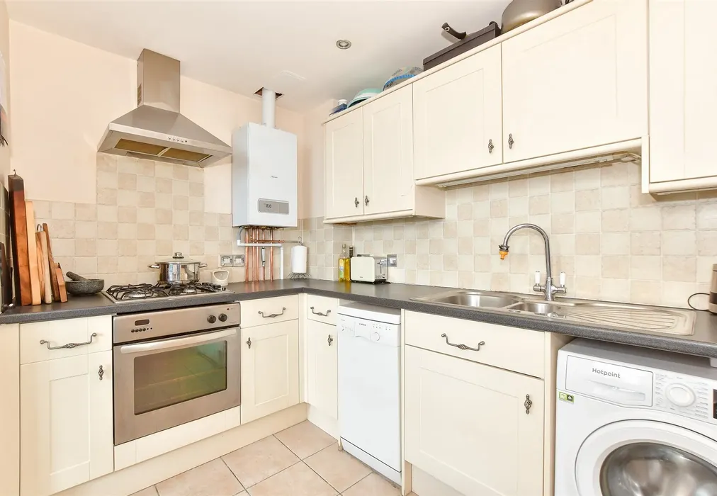 Kitchen - High Street, Ventnor, Isle of Wight - Wards of Kent