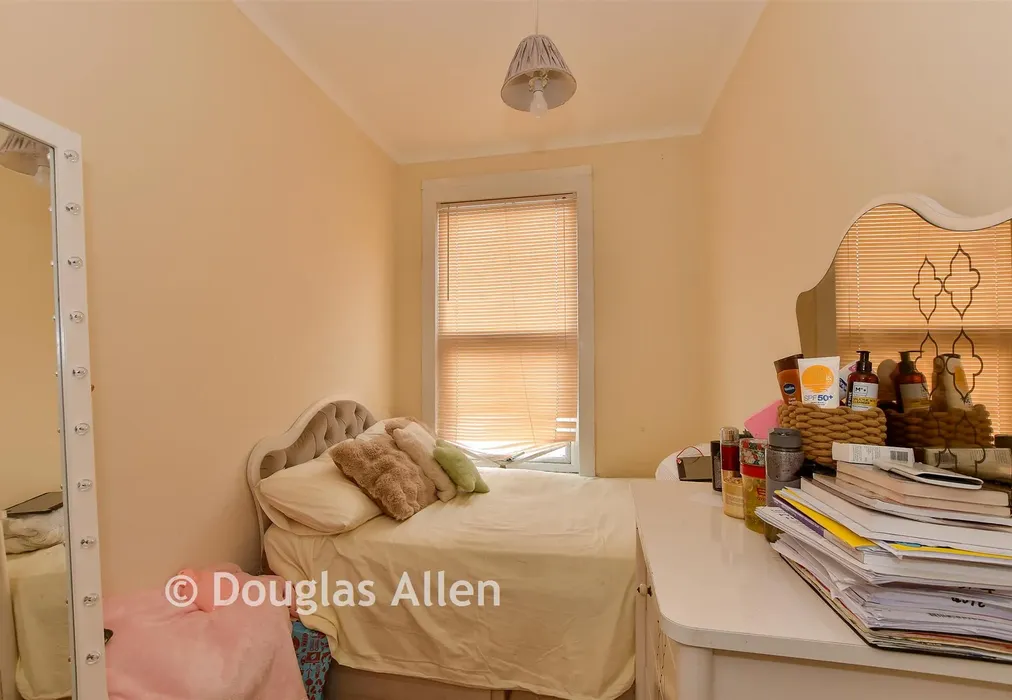 Bedroom 3 - Windsor Road, Ilford, Essex - Wards of Kent