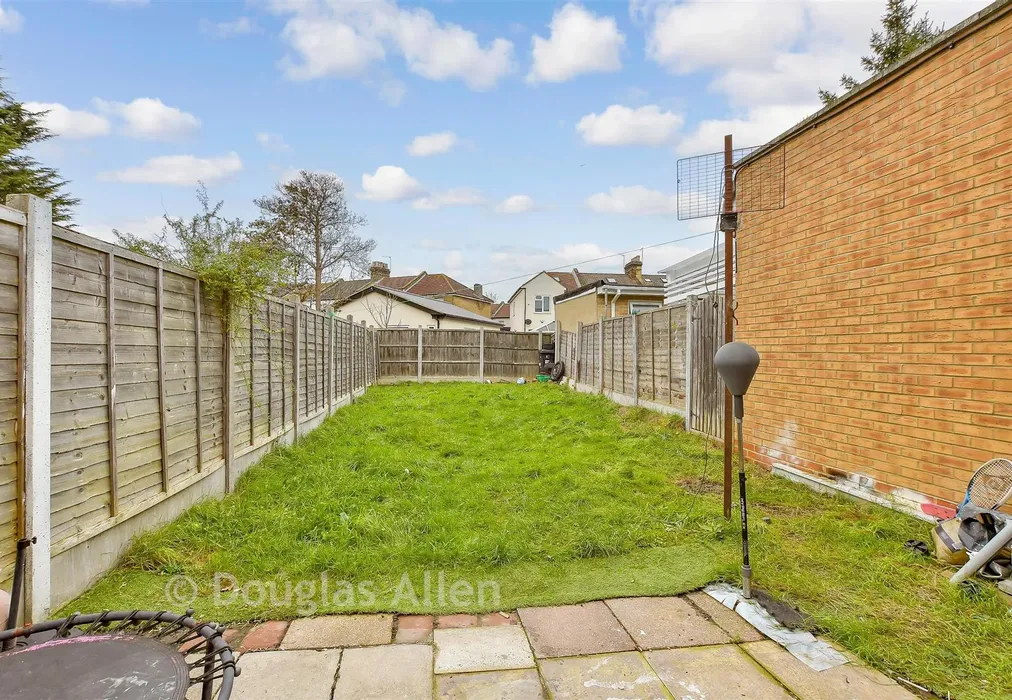 Rear Garden - Windsor Road, Ilford, Essex - Wards of Kent