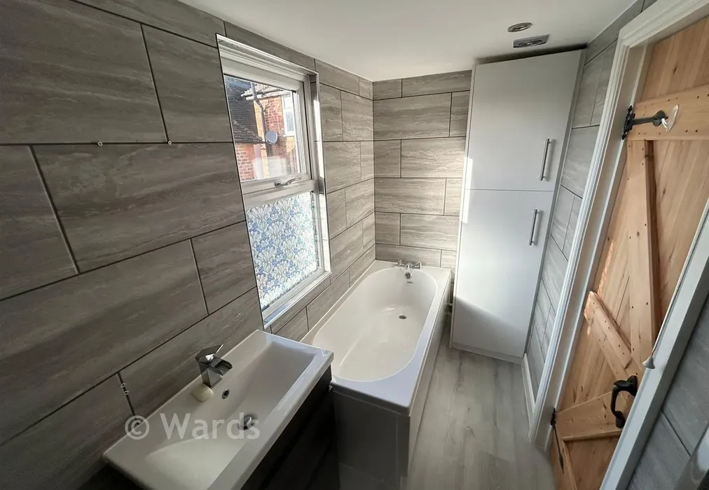 Bathroom - South Street, Lydd, Kent - Wards of Kent