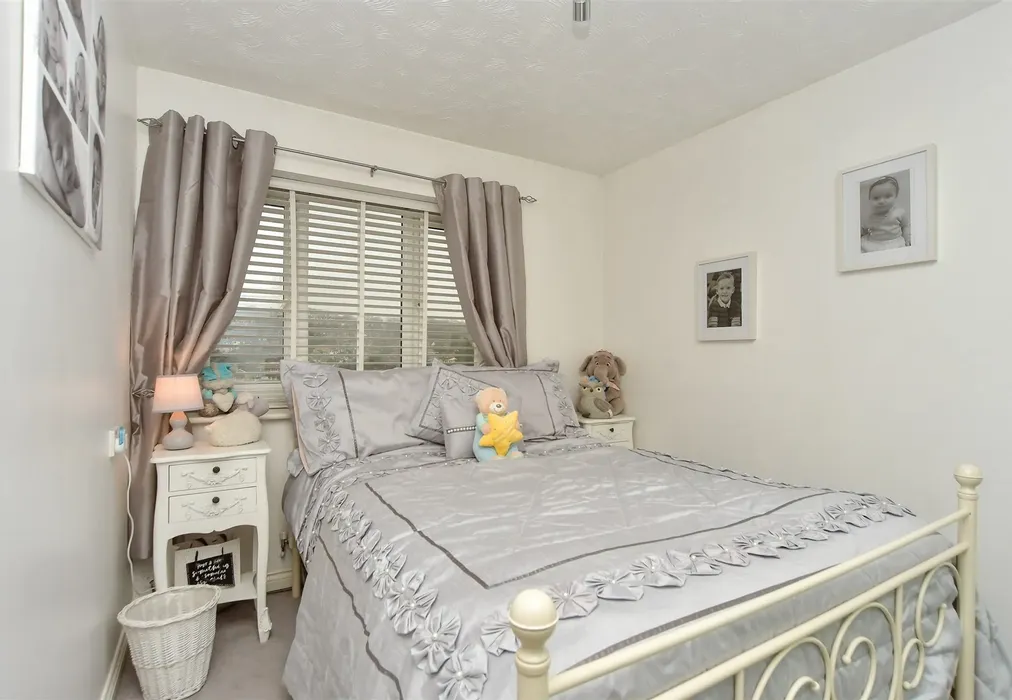Bedroom - Peacock Rise, Walderslade, Chatham, Kent - Wards of Kent