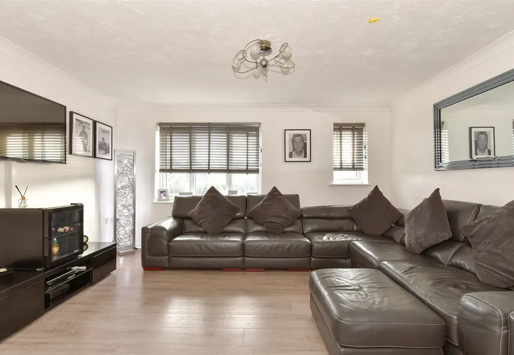 Lounge - Peacock Rise, Walderslade, Chatham, Kent - Wards of Kent