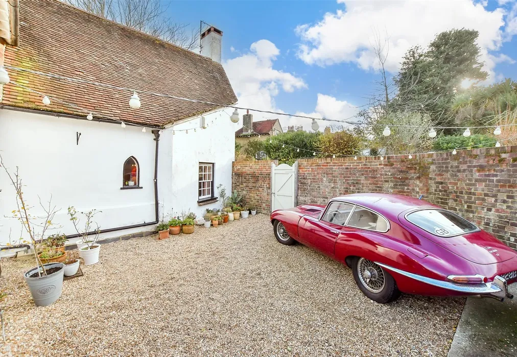 External Lifestyle Photograph - Gore Road, Eastry, Sandwich, Kent - Wards of Kent