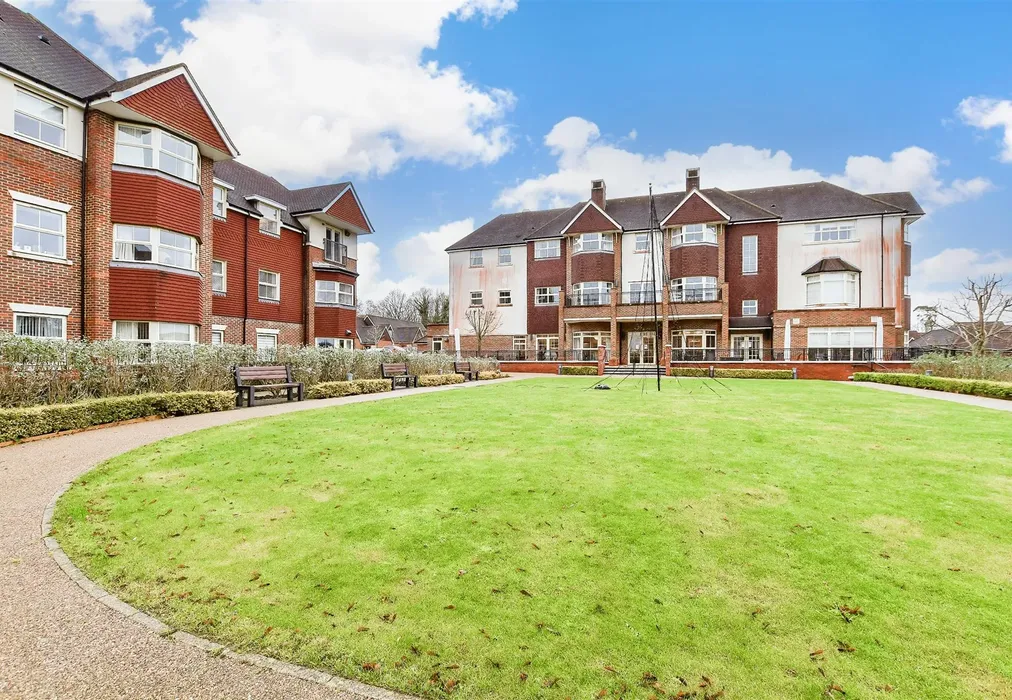 Communal Gardens - Durrants Drive, Faygate, Horsham, West Sussex - Wards of Kent