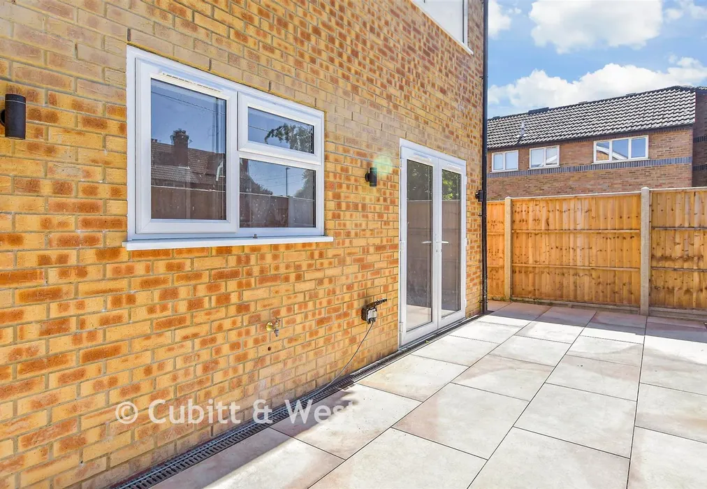 Hi612 - Patio / Decking - Quarry Way, Southwater, Horsham, West Sussex - Wards of Kent
