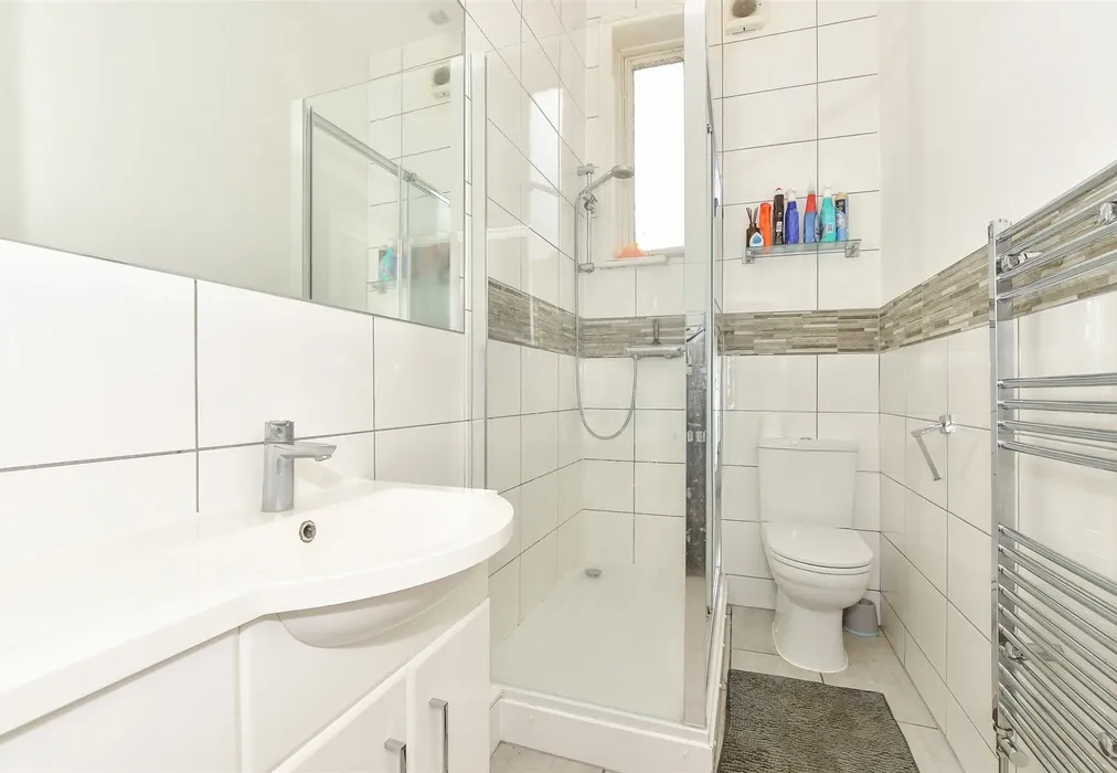 Shower Room - New Dover Road, Canterbury, Kent - Wards of Kent