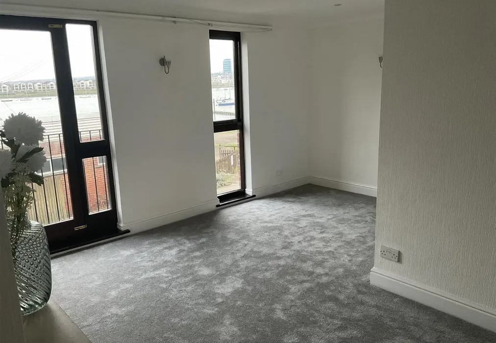 Lounge - Albion Place, Lower Upnor, Rochester, Kent - Wards of Kent