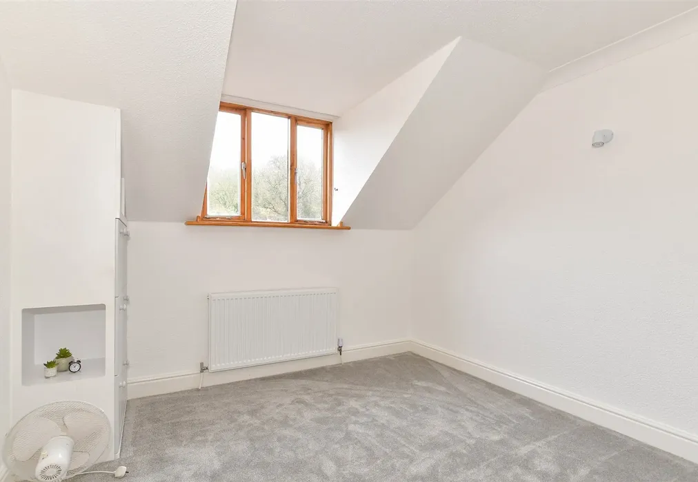 Bedroom 2 - Albion Place, Lower Upnor, Rochester, Kent - Wards of Kent