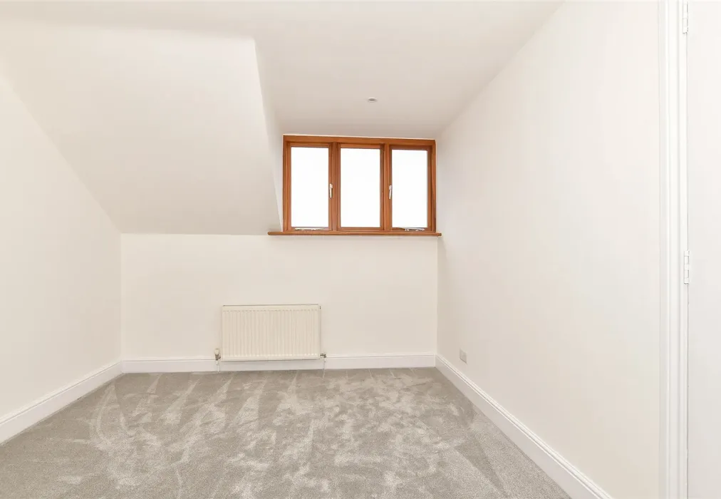 Bedroom 1 - Albion Place, Lower Upnor, Rochester, Kent - Wards of Kent