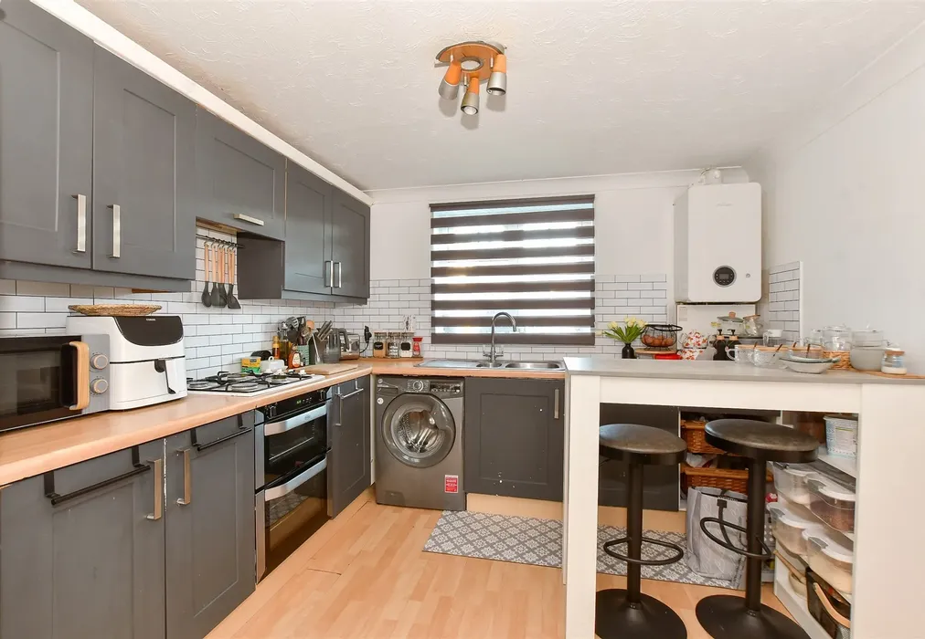 Kitchen - Solent Gardens, Binstead, Ryde, Isle of Wight - Wards of Kent