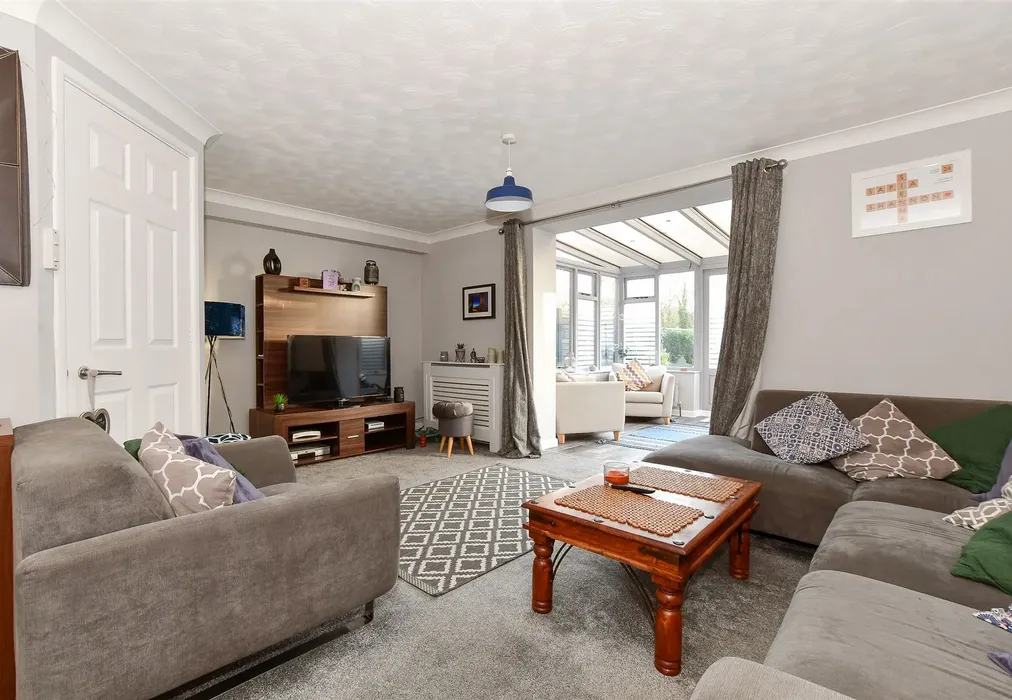 Lounge - Solent Gardens, Binstead, Ryde, Isle of Wight - Wards of Kent