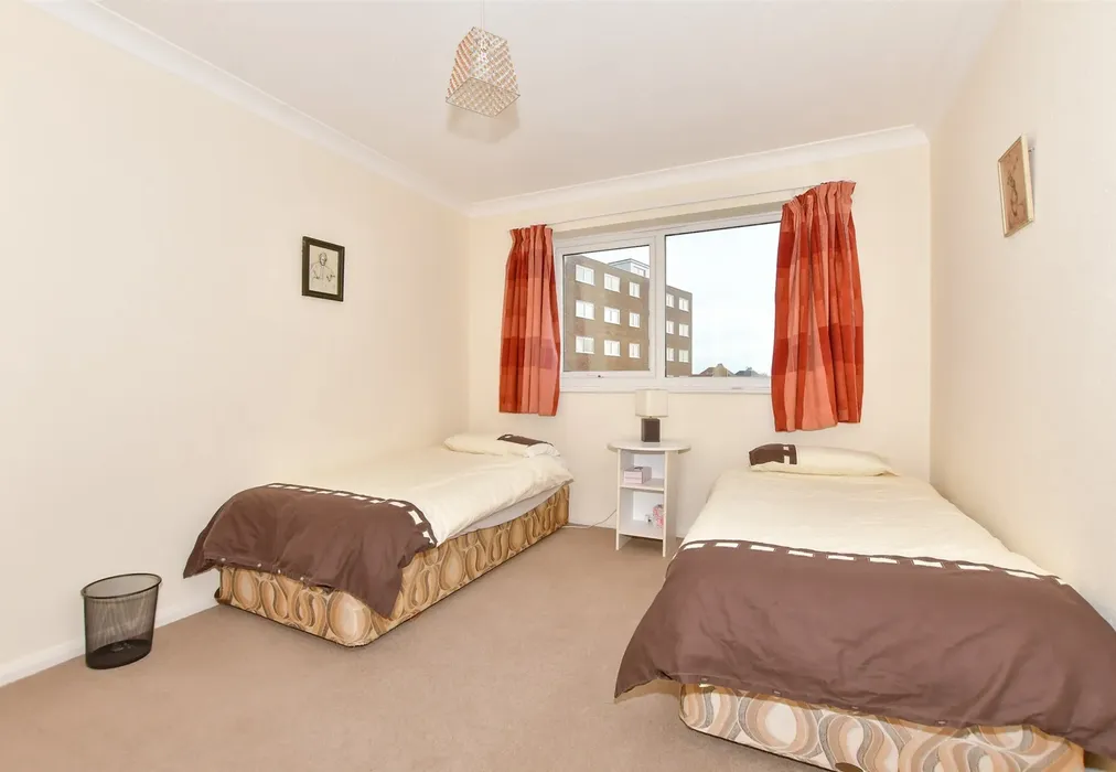Bedroom 2 - The Parade, Birchington, Kent - Wards of Kent