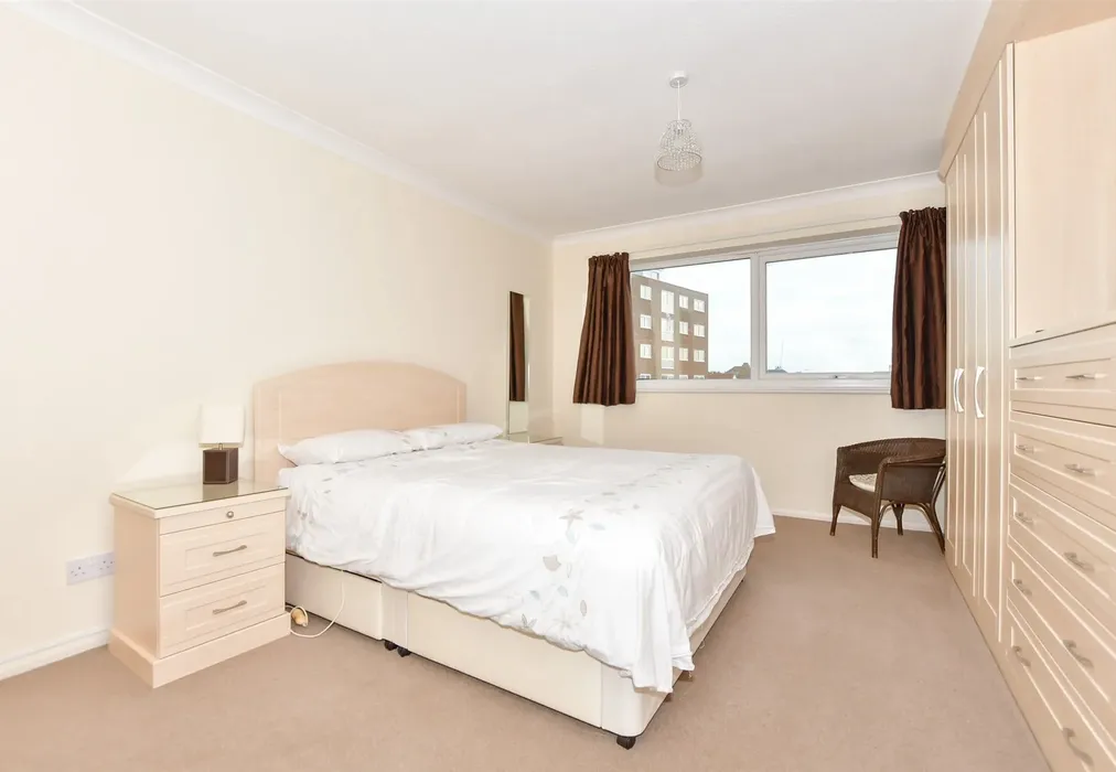 Bedroom 1 - The Parade, Birchington, Kent - Wards of Kent