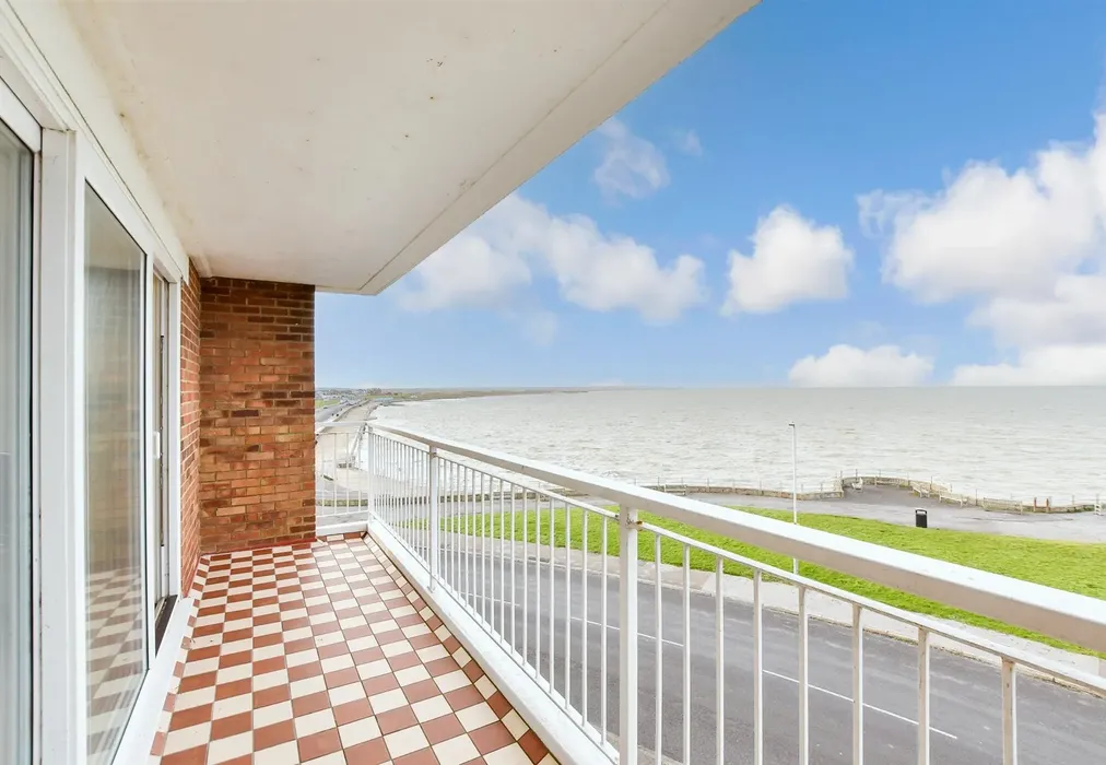 Balcony / Terrace - The Parade, Birchington, Kent - Wards of Kent