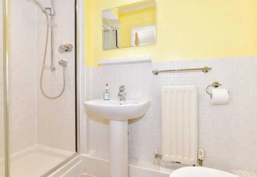 Shower Room - The Lakes, Larkfield, Kent - Wards of Kent