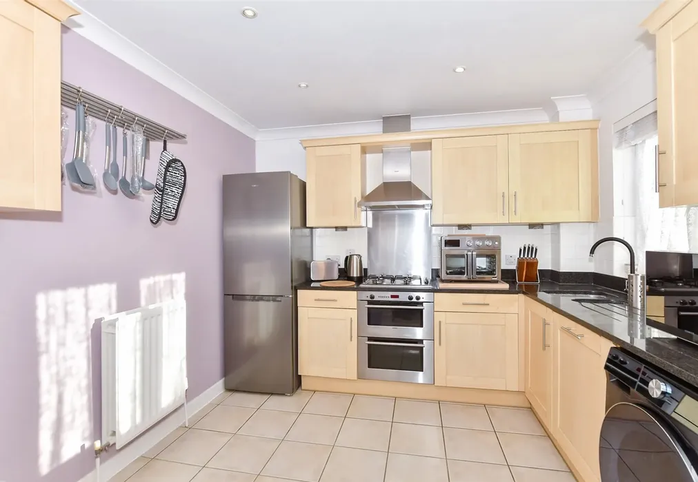 Kitchen - The Lakes, Larkfield, Kent - Wards of Kent