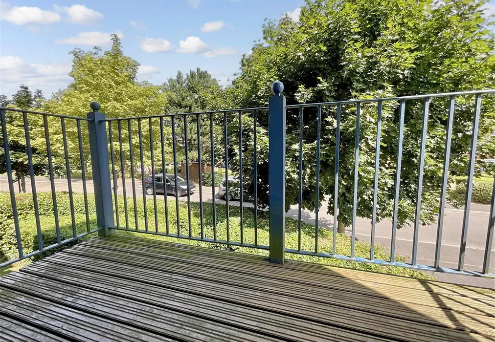 Balcony - The Lakes, Larkfield, Kent - Wards of Kent