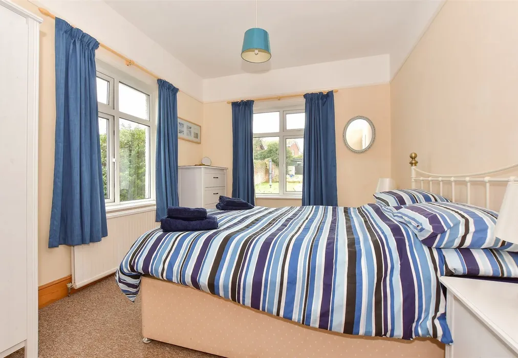 Bedroom 1 - Victoria Road, Sandown, Isle of Wight - Wards of Kent