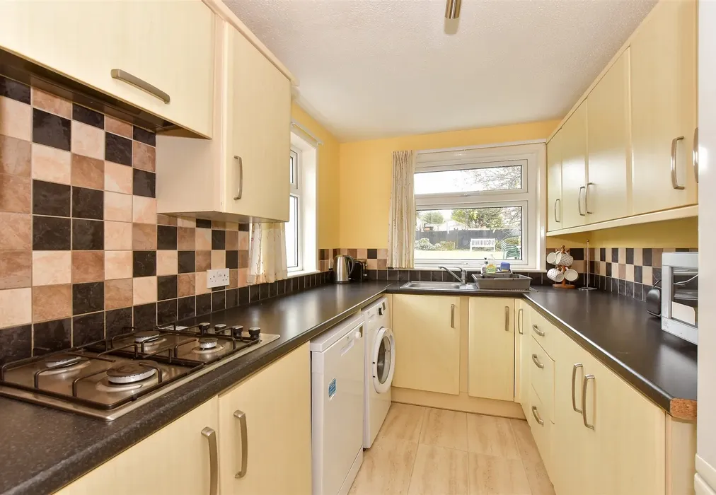Kitchen - Victoria Road, Sandown, Isle of Wight - Wards of Kent