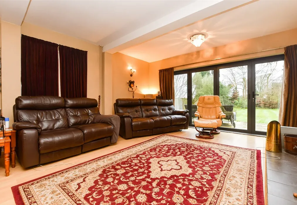Lounge - Turners Hill Road, East Grinstead, West Sussex - Wards of Kent