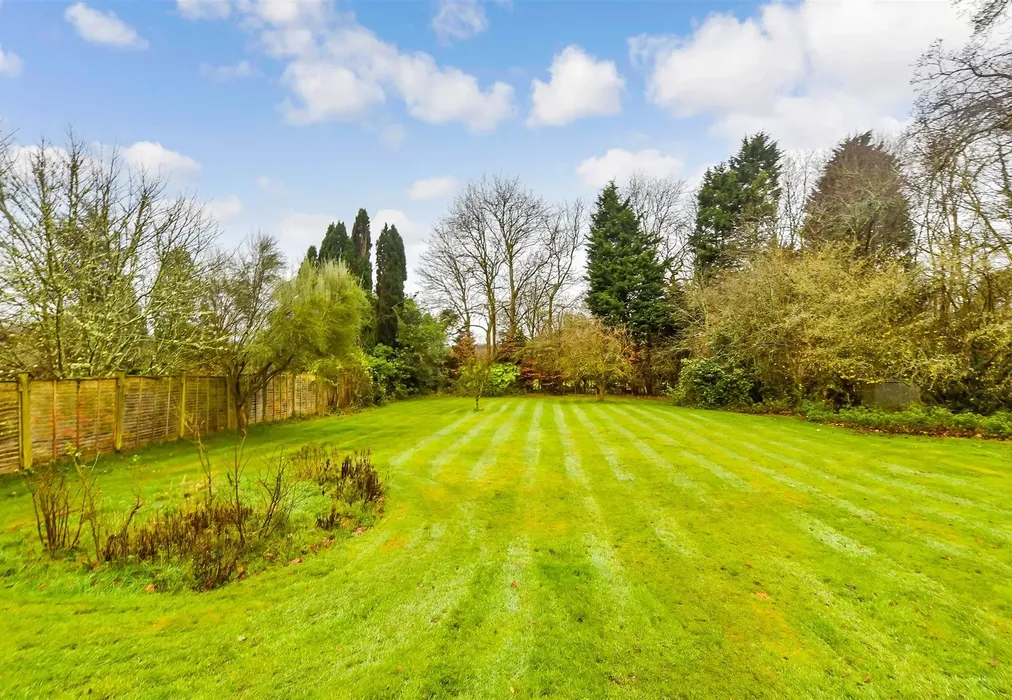 External Lifestyle Photograph - Turners Hill Road, East Grinstead, West Sussex - Wards of Kent