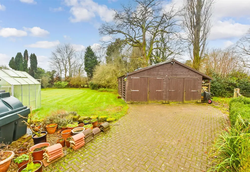 Workshop/Outbuildings - Turners Hill Road, East Grinstead, West Sussex - Wards of Kent