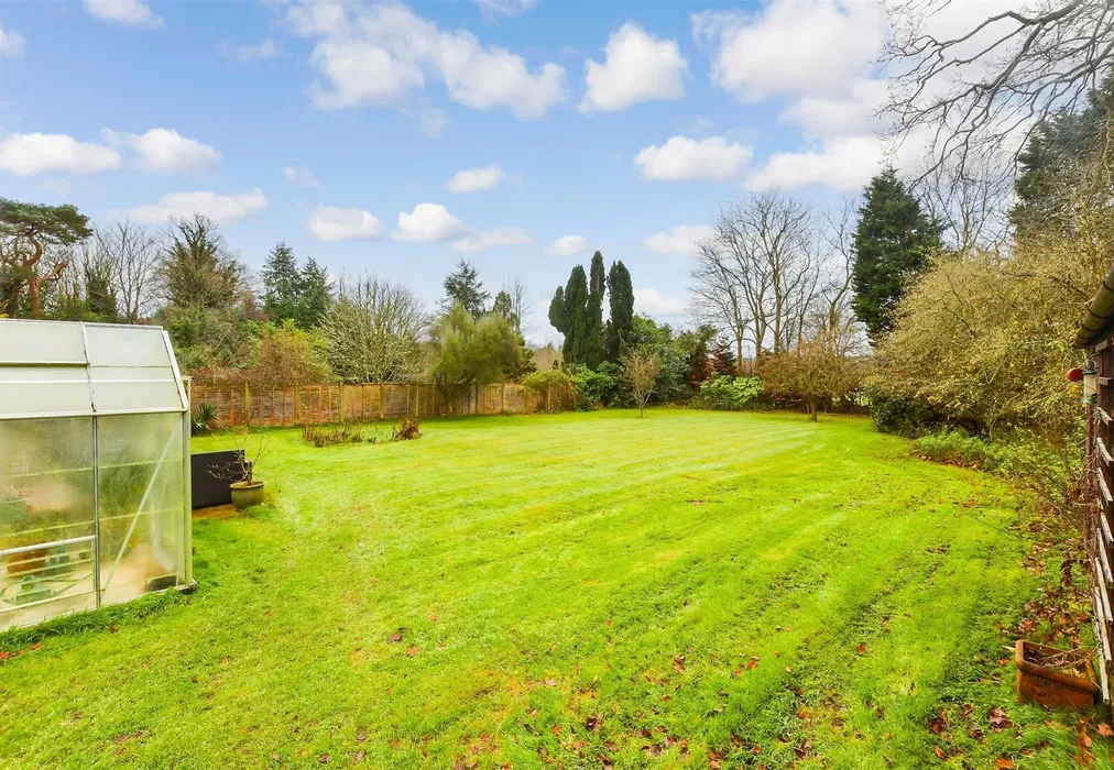Rear Garden - Turners Hill Road, East Grinstead, West Sussex - Wards of Kent