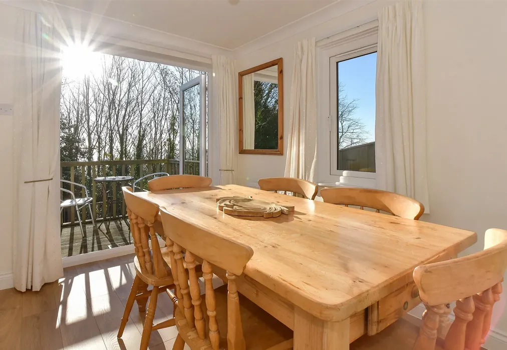 Internal Lifestyle Photograph - The Pitts, Bonchurch, Isle of Wight - Wards of Kent