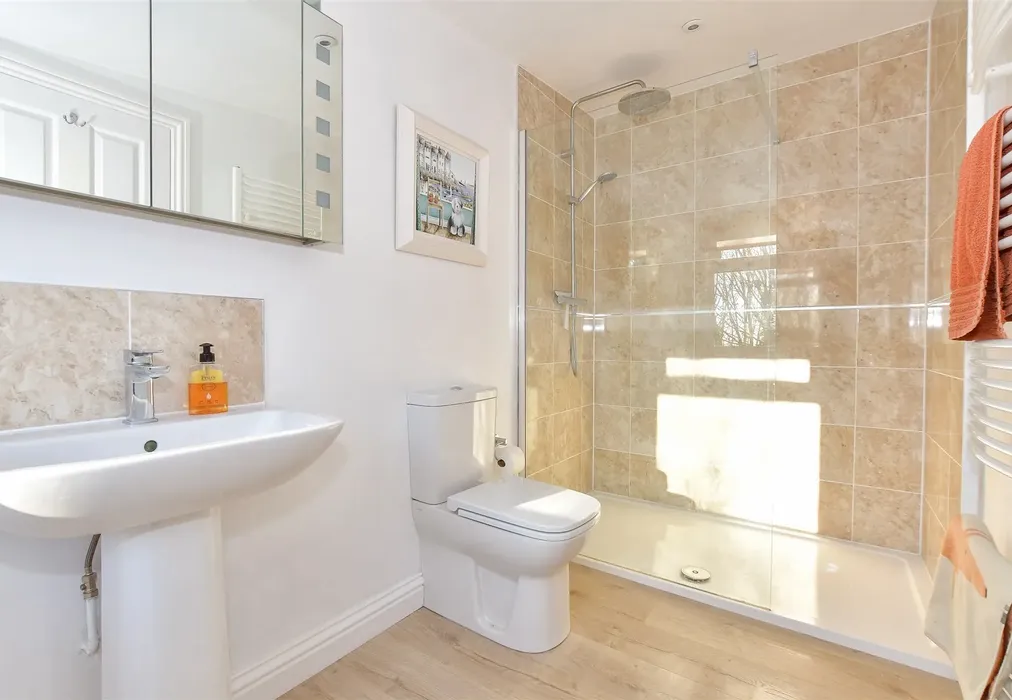 En-Suite Shower Room - The Pitts, Bonchurch, Isle of Wight - Wards of Kent