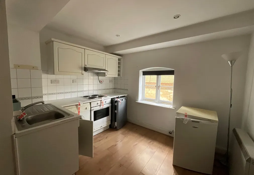 Kitchen 2 - Clifton Road, Gravesend, Kent - Wards of Kent