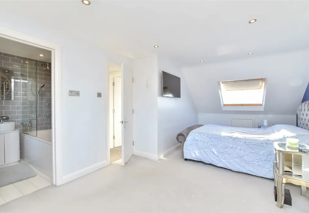 Bedroom 1 - Singleton Road, Patcham, Brighton, East Sussex - Wards of Kent