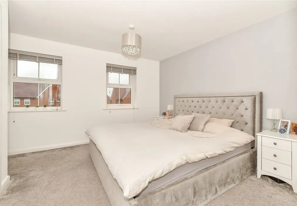 Bedroom 1 - Vickery Court, Staplehurst, Tonbridge, Kent - Wards of Kent