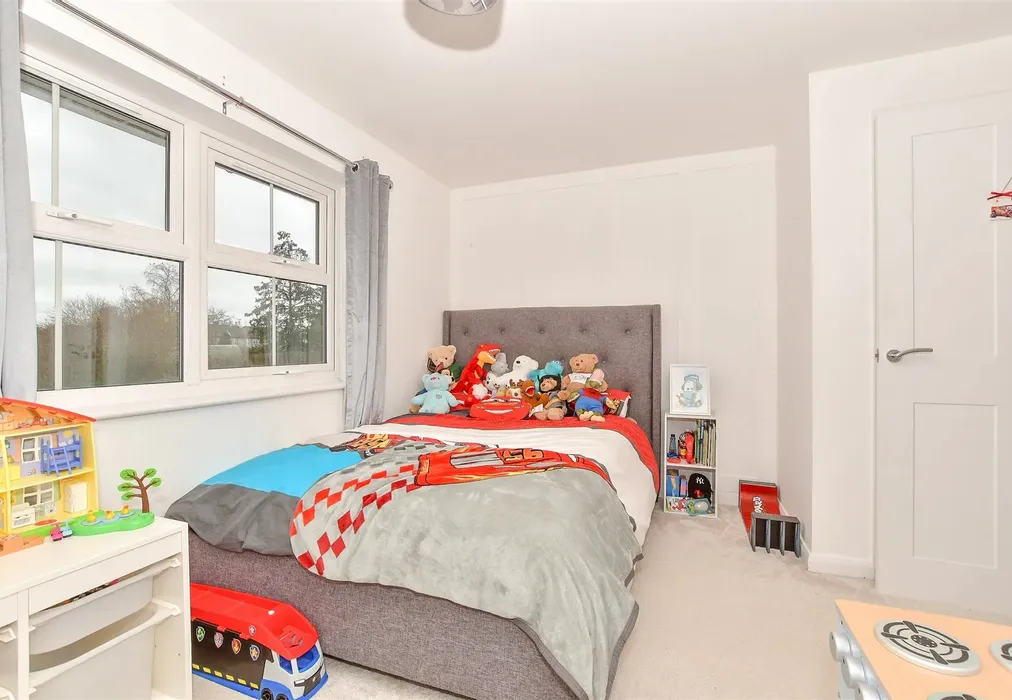 Bedroom 2 - Vickery Court, Staplehurst, Tonbridge, Kent - Wards of Kent