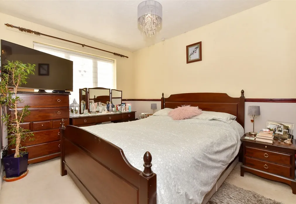 Bedroom 1 - Vlissingen Drive, Deal, Kent - Wards of Kent
