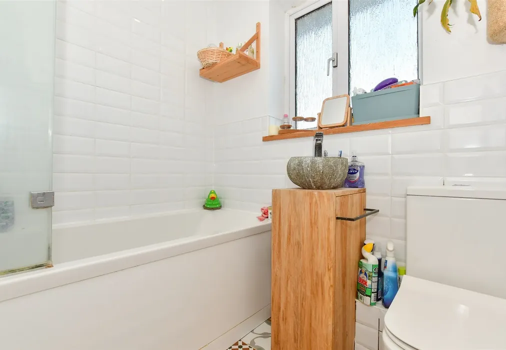 Bathroom - Vlissingen Drive, Deal, Kent - Wards of Kent