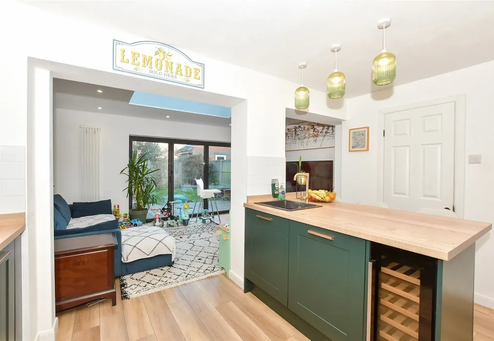 Kitchen - Vlissingen Drive, Deal, Kent - Wards of Kent