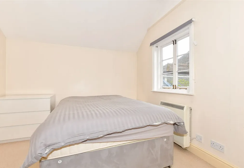 Bedroom 2 - Northgate, Canterbury, Kent - Wards of Kent