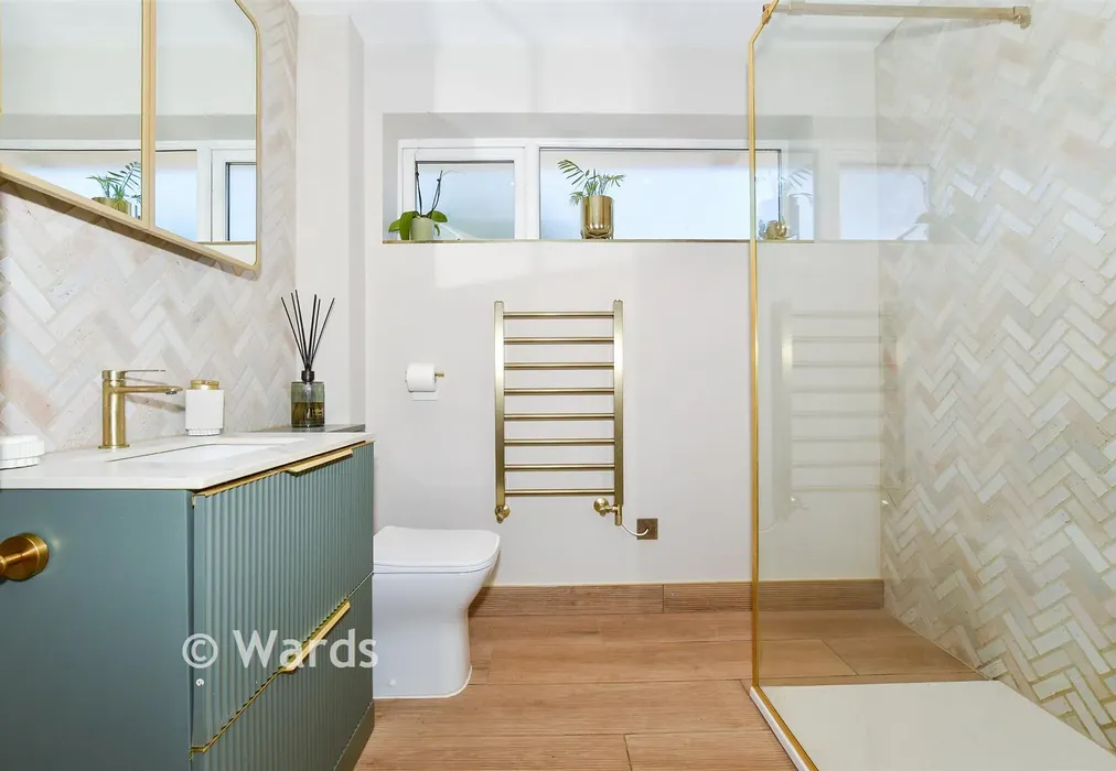 Bathroom - Stanley Close, Staplehurst, Kent - Wards of Kent